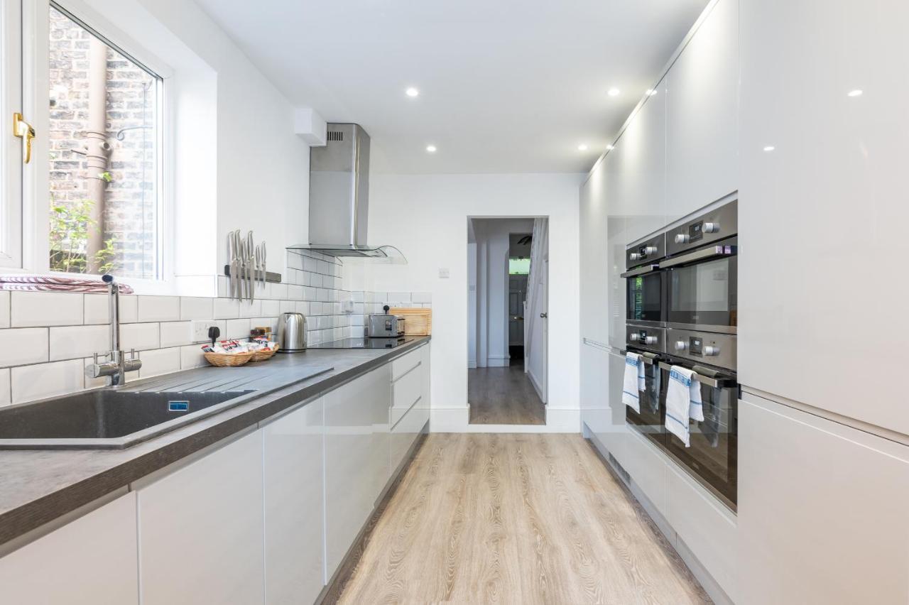 Elegant And Modern 5 Bed House I Pass The Keys Villa York Exterior photo